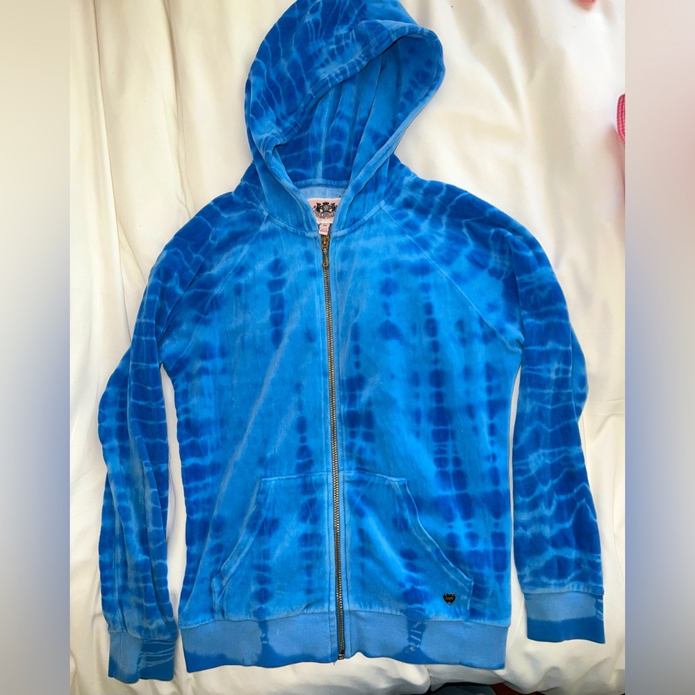 Girls juicy couture zip up velour hoodie. Super soft and cute! 💙